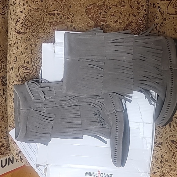 Minnetonka 3 layer fringe boot - Picture 1 of 3